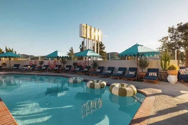 Skyview Hotel - 21 & Over Pool - Öne Çıkan Resim