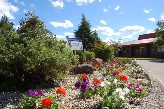 Slave Lake Inn & Conference Centre - Dış Mekan