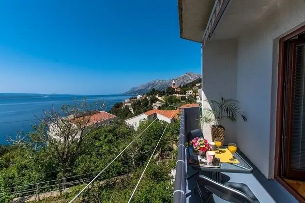 Slave - sea View - A1