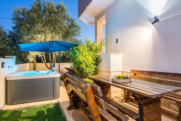 Villa Slavica 10 Persons Sauna Jacuzzi Near the Beach - Dış Mekan