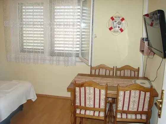 Slavica - Apartment With Large Terrace - A1 - Oda Düzeni