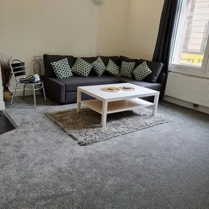 Sleek 2BD Flat Centrally Located in Glasgow