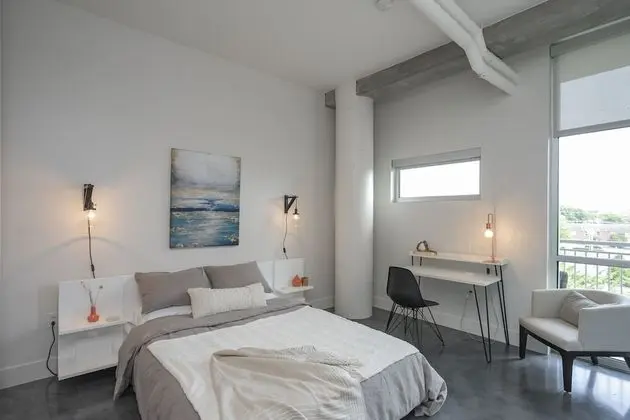 Sleek Furnished Modern Downtown Condo - Oda