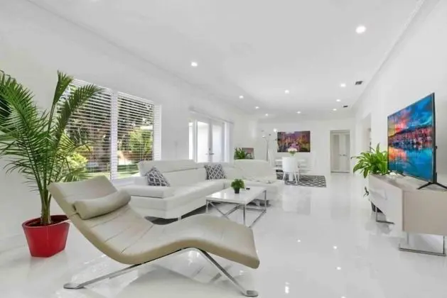 Sleek Miami Shores Residence With Hot Tub - Öne Çıkan Resim
