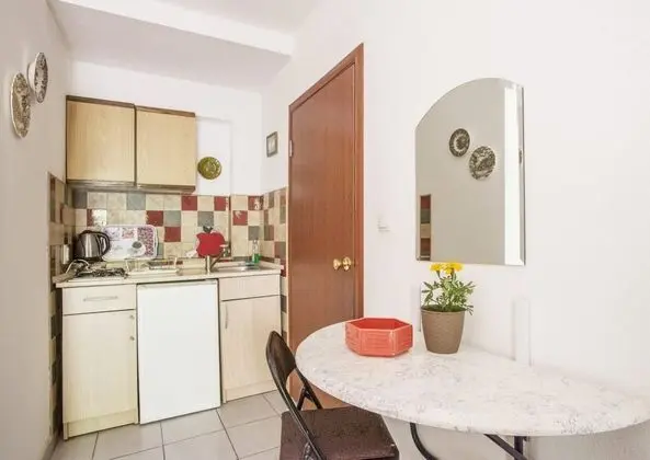 Sleek Studio Flat With Balcony Near Beach in Tivat - Oda