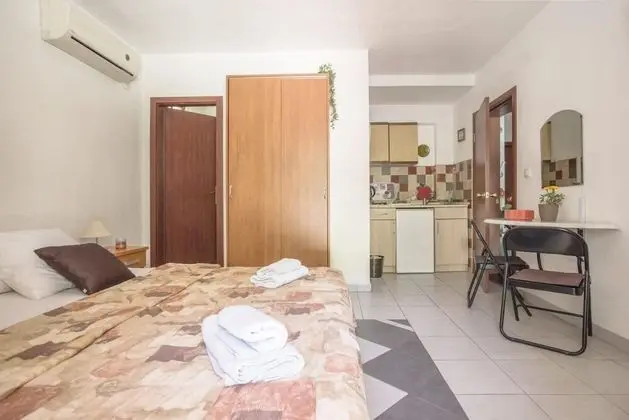 Sleek Studio Flat With Balcony Near Beach in Tivat - Oda