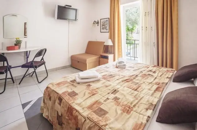 Sleek Studio Flat With Balcony Near Beach in Tivat - Oda