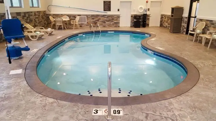 Sleep Inn & Suites Belmont / St. Clairsville - Havuz