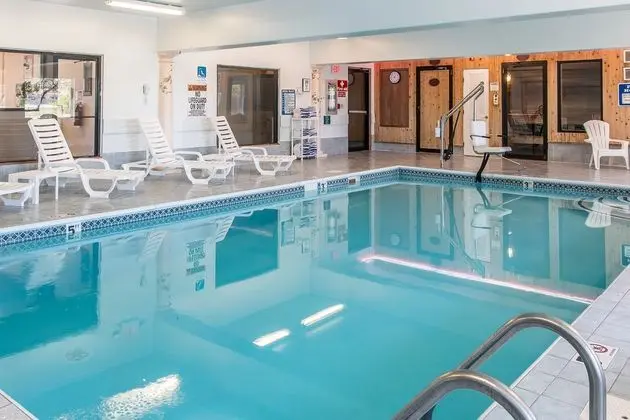 Sleep Inn & Suites Oregon Area - Havuz