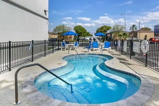 Sleep Inn & Suites Tampa South - Havuz