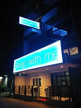 Sleep With Me Bangkok - BTS Phra Khanong - Dış Mekan