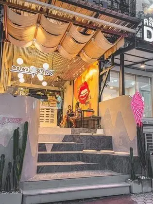 Sleeper Hostel - Dış Mekan
