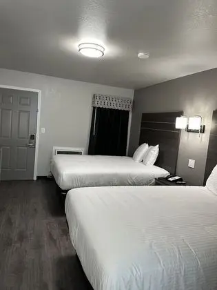 Sleepy Traveler Motel