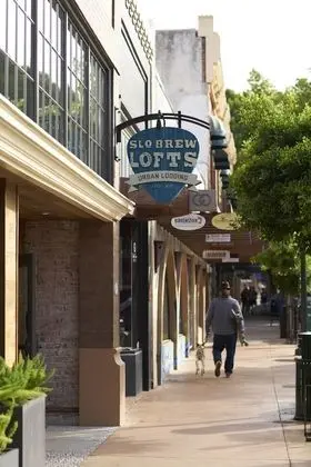 SLO Brew Lofts - Lobi