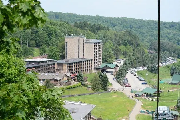 Slopeside Hotel by Seven Springs Resort - Dış Mekan