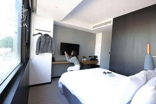 Slow Town Hotel - Glowing - Oda