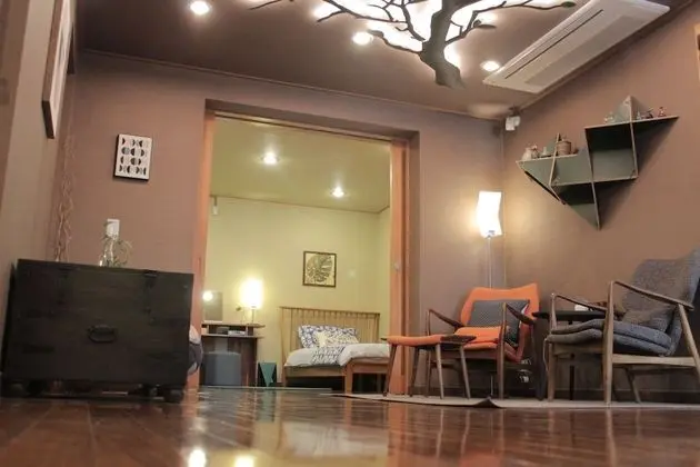 Slow Tree House Hongdae - Caters to Women - Lobi