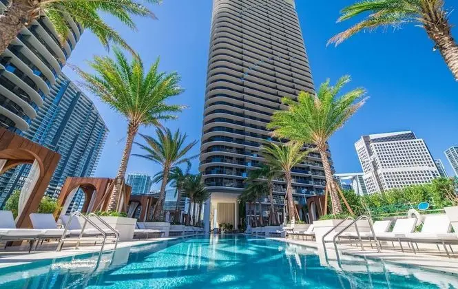 SLS LUX Brickell - Havuz