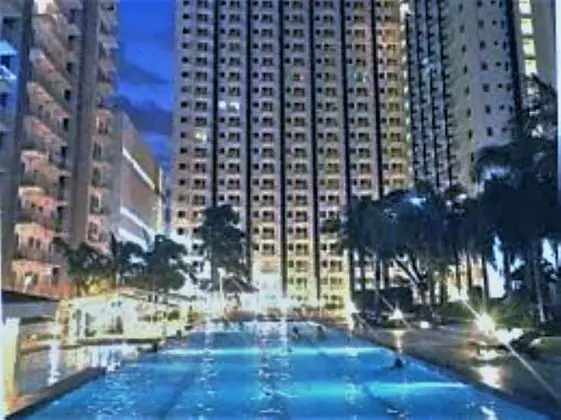 SM NORTH EDSA Grass Residences - Havuz