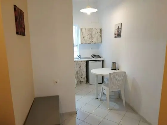 Small Apartment For 3 Pers 70meters From The Beach