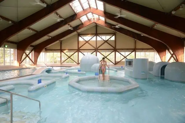 Small Auberge & Hot Spring Spa Sakuragaike Kuagarden - Havuz