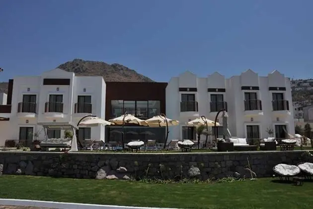 Small Beach Hotel