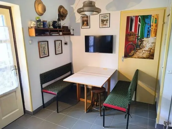 Small Village, Small Guest House, Wine and Relax in Wineregion Neszmely - Yerinde Yemek