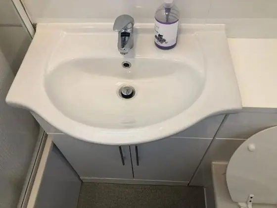 Small Modern Comfortable 2 Bedroom Apartment Cmyr - Banyo Tipleri
