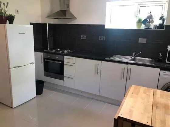 Small Modern Comfortable 2 Bedroom Apartment Cmyr - İç Mekan