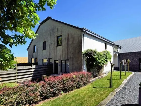 Small, Simple and Reasonably Priced Semi-detached House With its own Terrace - Dış Mekan