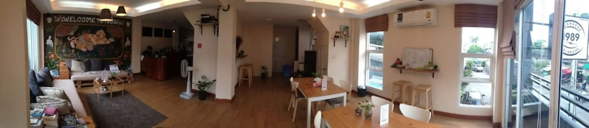 Small Space Cafe and Hostel - Yerinde Yemek