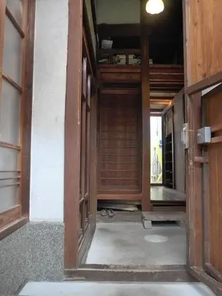 Small World Guest House - Hostel - Lobi