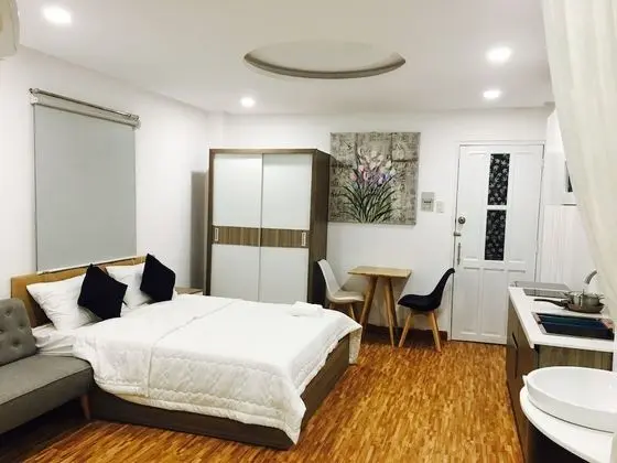 Smiley Apartment 11