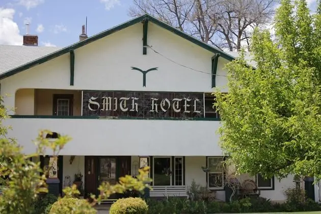 SMITH HOTEL BED AND BREAKFAST - 1