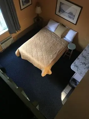 Smokey Point Motor Inn - Oda