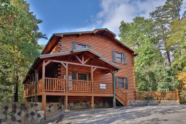Smoky Bear Manor - Five Bedroom Cabin
