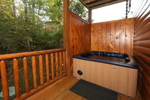 Smoky Bear Manor - Five Bedroom Cabin - Spa