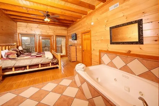 Smoky Mountain Cinema - Six Bedroom Cabin - Havuz