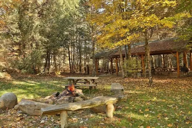 Smoky Mountain Getaway - Five Bedroom Cabin - Dış Mekan