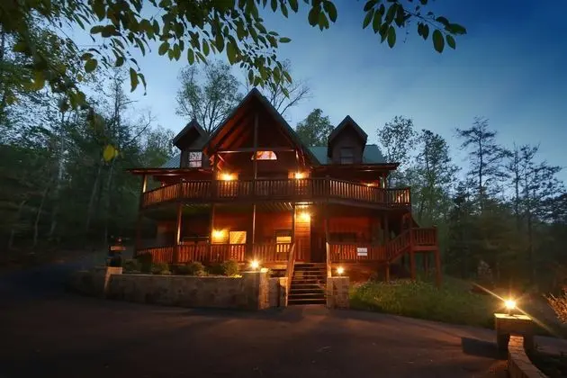 Smoky Mountain Getaway - Five Bedroom Cabin - Dış Mekan