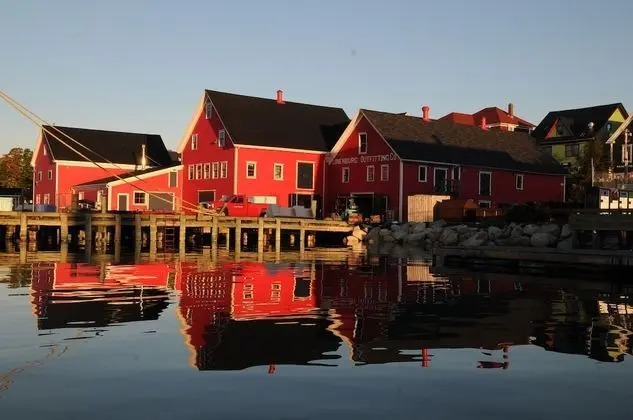 Smugglers Cove Inn