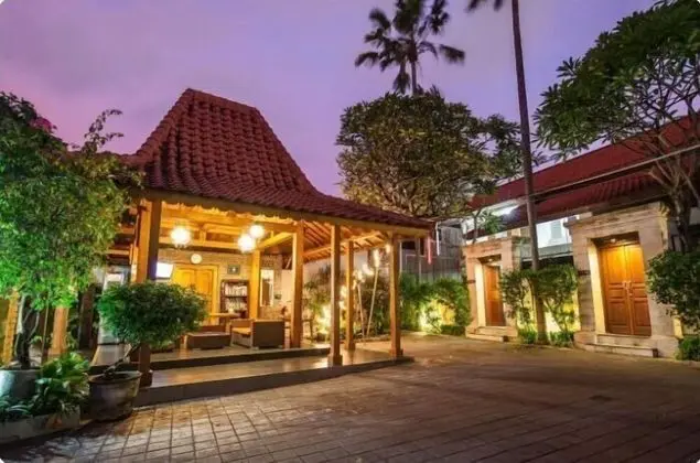 SMV -3BRPOL- JMPIRNG · 3BR Private Pool Walk to Beach and Shops Legian - Dış Mekan