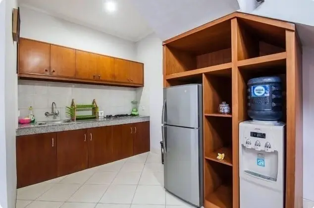 SMV . 4-BR · 4BR Pool Prime Area Walk To Beach N Shops Legian - Mutfak