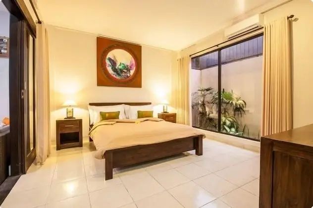 SMV . 4-BR · 4BR Pool Prime Area Walk To Beach N Shops Legian - Oda