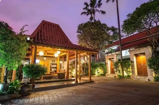 SMV . 8-BR · 8BR Pool Prime Area Walk to Beach N Shops Legian - Dış Mekan
