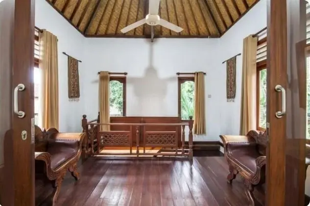 SMV - garden - 7-BR · 7BR Garden Villa Walk to Beach and Shops Legian - İç Mekan