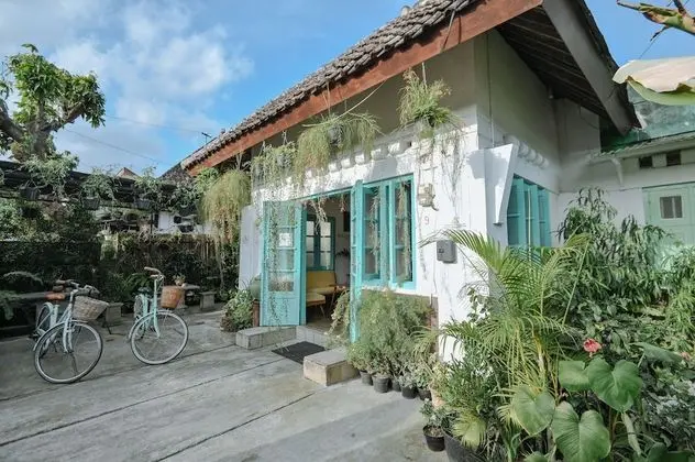 Snooze Guesthouse Yogyakarta - Hostel - Dış Mekan