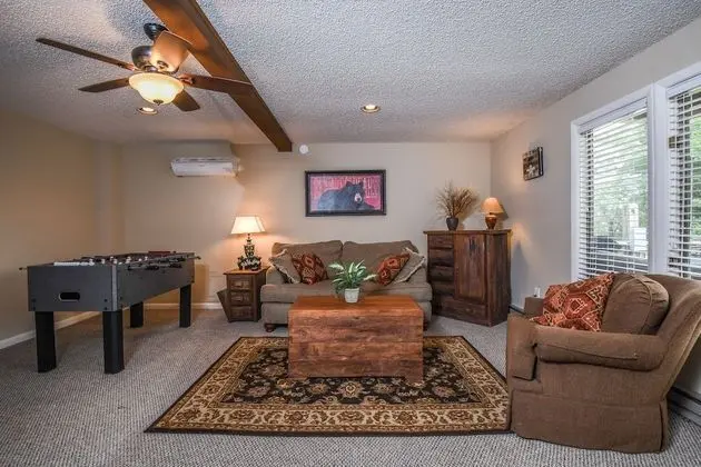 Snow Place Like Home - İç Mekan