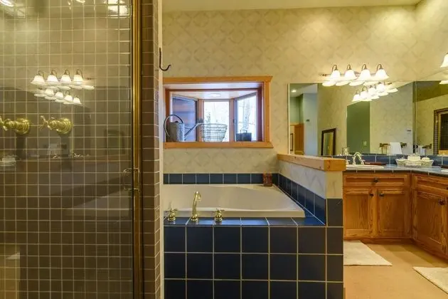 Snowdrift Cabin by Avantstay Breathtaking Home w/ Prime Ski Access & Hot Tub - İç Mekan