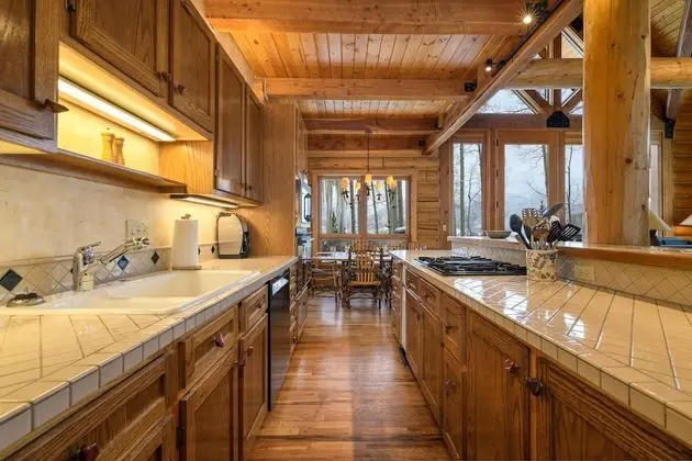 Snowdrift Cabin by Avantstay Breathtaking Home w/ Prime Ski Access & Hot Tub - İç Mekan